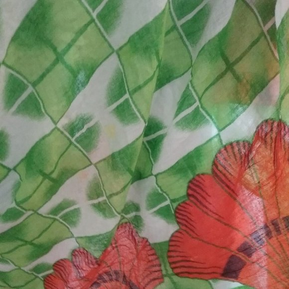 Green and White Beach Wrap - Picture 7 of 10